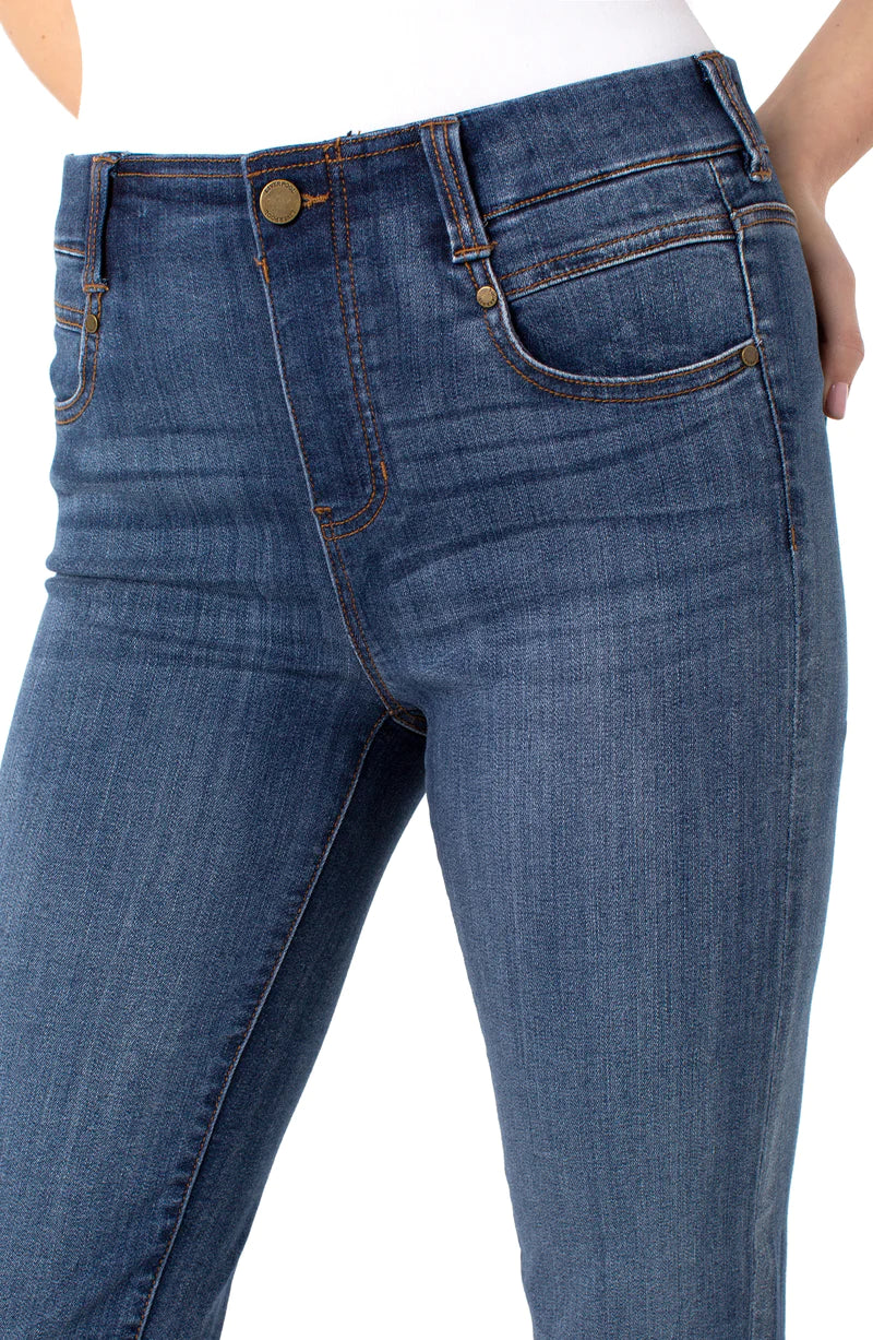 Liverpool Sadie Straight Jean 32” in - Whitney