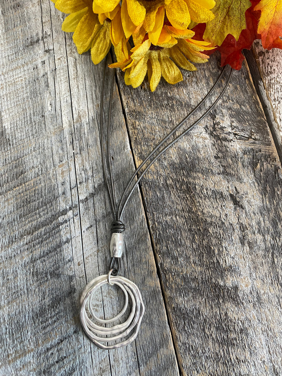 Merx 06-5090-01 Cassandra Dark Grey/Silver Matt Circles Necklace