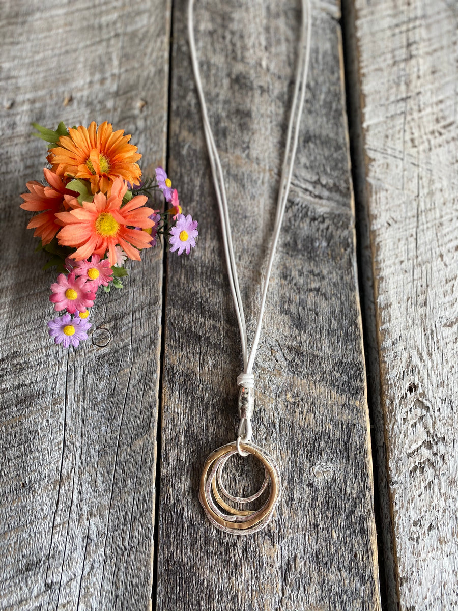 Merx 06-5090-08 Cassandra White/Sand Silver Circles Necklace